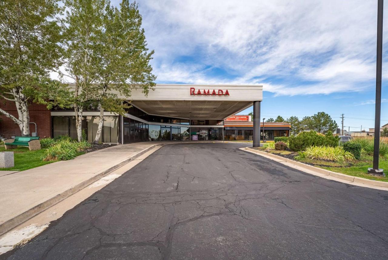 Ramada By Wyndham Сідар-Сіті Екстер'єр фото