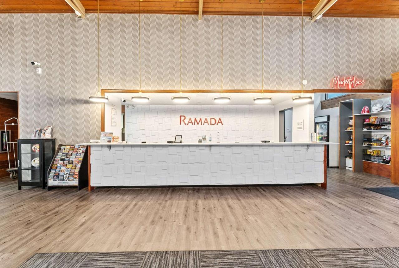 Ramada By Wyndham Сідар-Сіті Екстер'єр фото