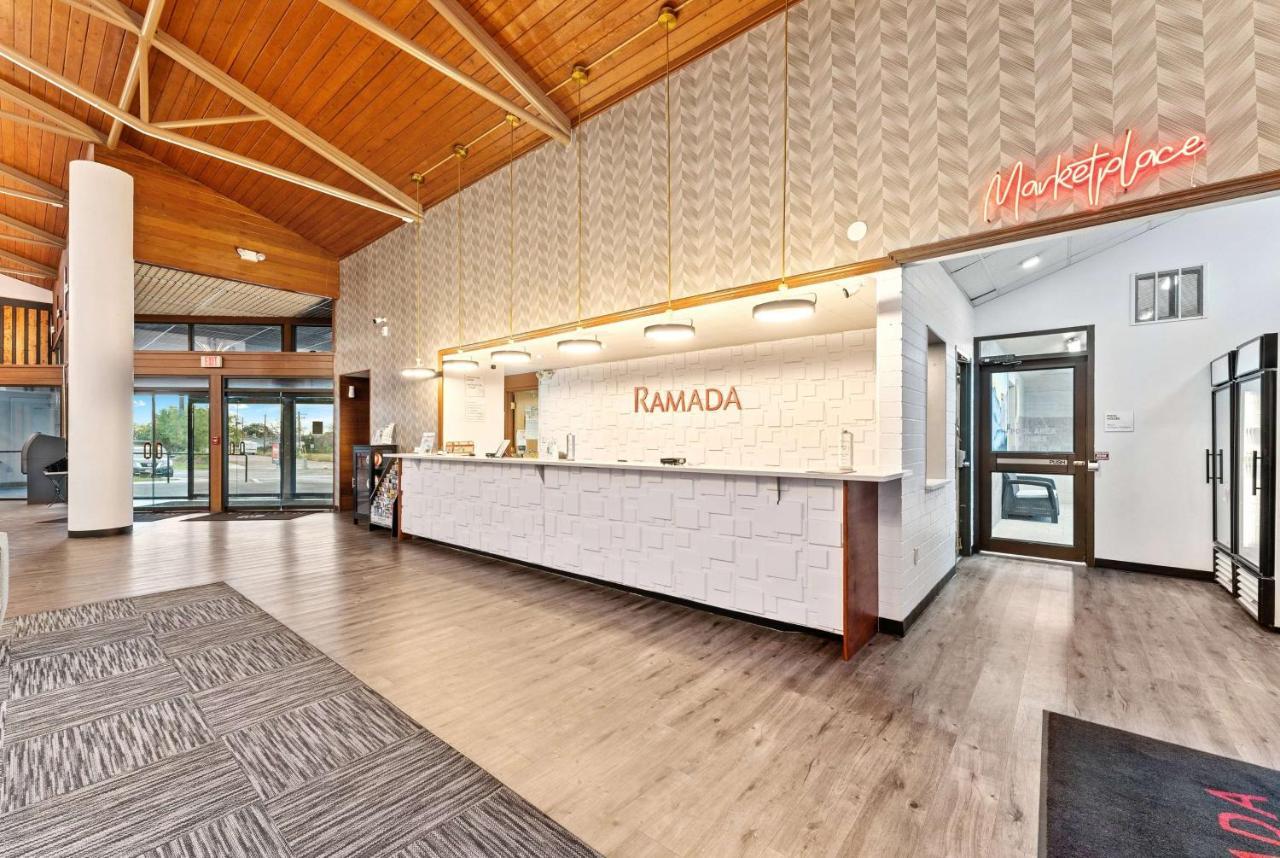 Ramada By Wyndham Сідар-Сіті Екстер'єр фото